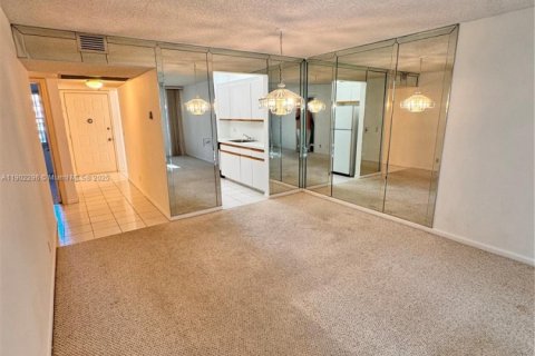 Condo in Pembroke Pines, Florida, 2 bedrooms  № 1953759 - photo 20