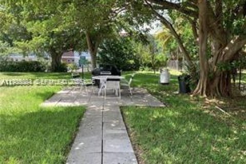 Condo in Lauderdale-by-the-Sea, Florida, 1 bedroom  № 1994172 - photo 24