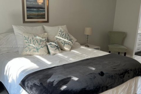 Condo in Lauderdale-by-the-Sea, Florida, 1 bedroom  № 1994172 - photo 14