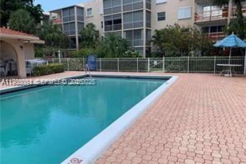 Condo in Lauderdale-by-the-Sea, Florida, 1 bedroom  № 1994172 - photo 26
