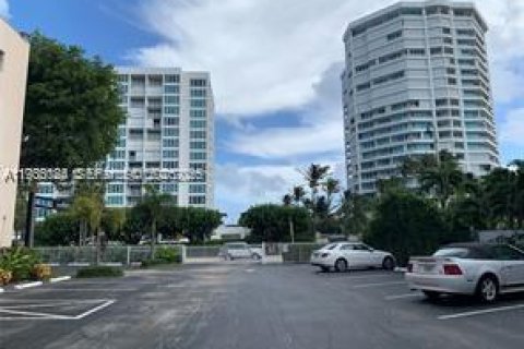 Condo in Lauderdale-by-the-Sea, Florida, 1 bedroom  № 1994172 - photo 21