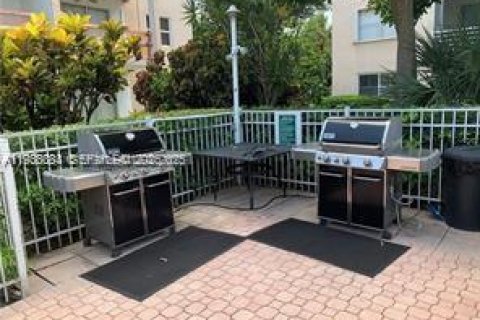 Condo in Lauderdale-by-the-Sea, Florida, 1 bedroom  № 1994172 - photo 25