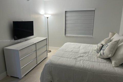 Condo in Lauderdale-by-the-Sea, Florida, 1 bedroom  № 1994172 - photo 18