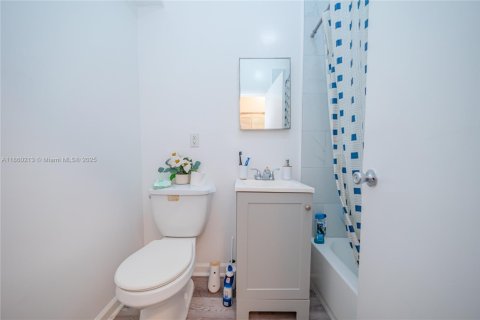 Propiedad comercial en venta en Miami, Florida № 1886654 - foto 16