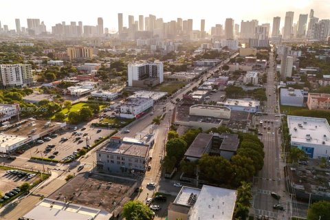 Propiedad comercial en venta en Miami, Florida № 1886654 - foto 12