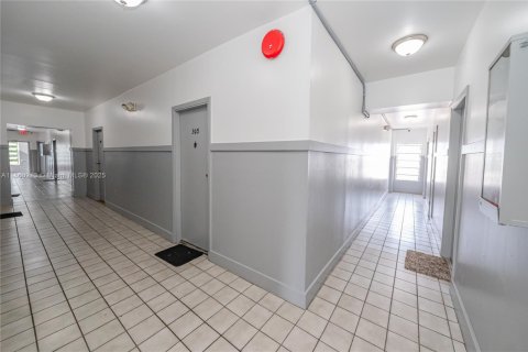 Propiedad comercial en venta en Miami, Florida № 1886654 - foto 20