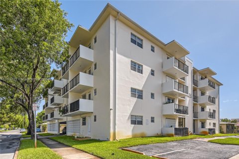Condo à Hollywood, Floride, 2 chambres  № 2038803
