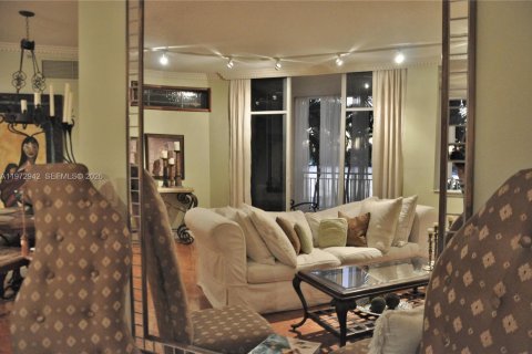 Condo in Miami Beach, Florida, 1 bedroom  № 2033749 - photo 25