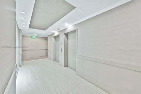 Condo in Miami Beach, Florida, 1 bedroom  № 2033749 - photo 15