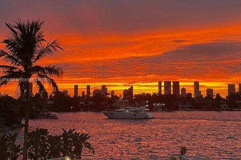 Condo in Miami Beach, Florida, 1 bedroom  № 2033749