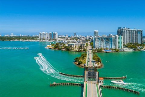 Condo in Miami Beach, Florida, 1 bedroom  № 2033749 - photo 11