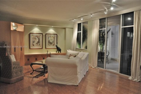 Condo in Miami Beach, Florida, 1 bedroom  № 2033749 - photo 26