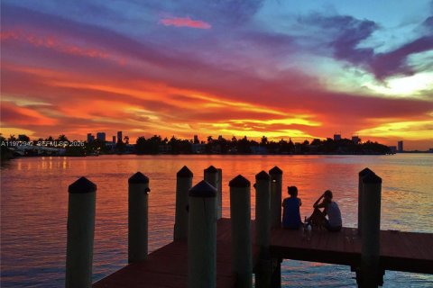 Condo in Miami Beach, Florida, 1 bedroom  № 2033749 - photo 8