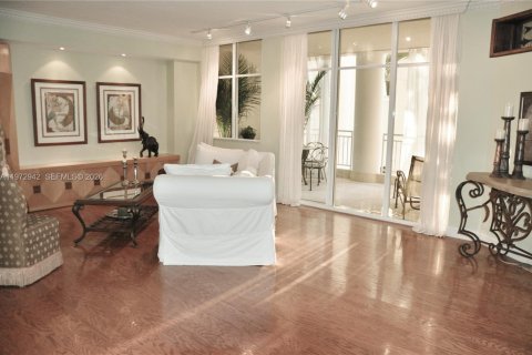 Condo in Miami Beach, Florida, 1 bedroom  № 2033749 - photo 20
