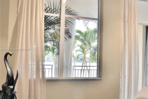 Condo in Miami Beach, Florida, 1 bedroom  № 2033749 - photo 22