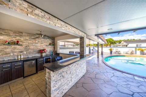 House in Hialeah, Florida 4 bedrooms, 157.56 sq.m. № 1986628 - photo 25