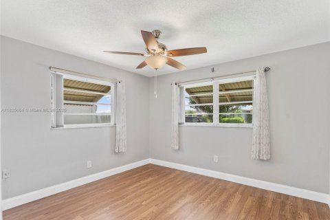 House in Pompano Beach, Florida 3 bedrooms, 107.21 sq.m. № 1806405 - photo 16