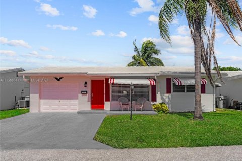 House in Pompano Beach, Florida 3 bedrooms, 107.21 sq.m. № 1806405 - photo 22