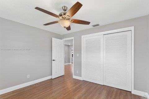 House in Pompano Beach, Florida 3 bedrooms, 107.21 sq.m. № 1806405 - photo 19