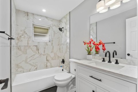 House in Pompano Beach, Florida 3 bedrooms, 107.21 sq.m. № 1806405 - photo 7