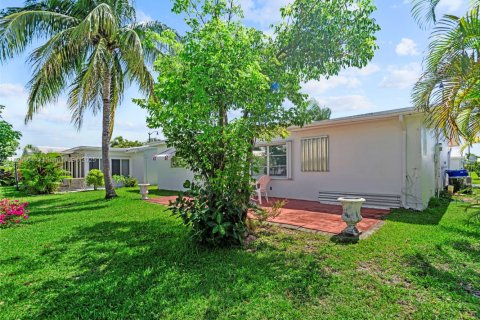 House in Pompano Beach, Florida 3 bedrooms, 107.21 sq.m. № 1806405 - photo 24