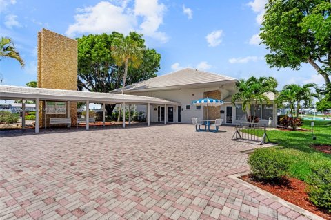 House in Pompano Beach, Florida 3 bedrooms, 107.21 sq.m. № 1806405 - photo 28