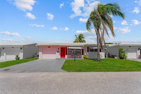 House in Pompano Beach, Florida 3 bedrooms, 107.21 sq.m. № 1806405 - photo 2