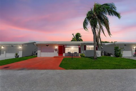 House in Pompano Beach, Florida 3 bedrooms, 107.21 sq.m. № 1806405 - photo 1