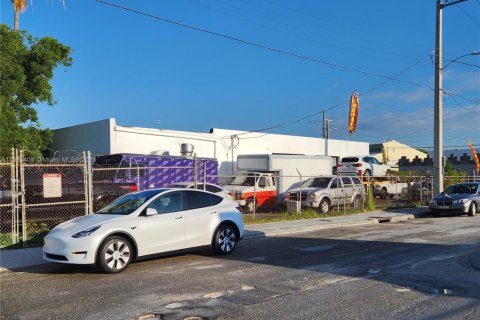 Commercial property in Miami, Florida № 1984977 - photo 3