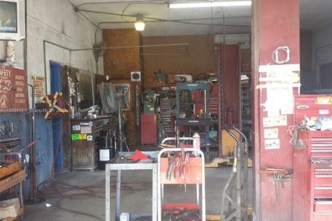 Commercial property in Miami, Florida № 1984977 - photo 9