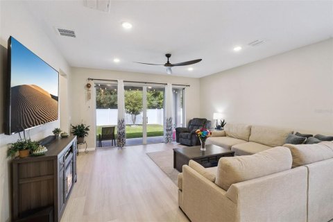 Villa ou maison à vendre à Okahumpka, Floride: 4 chambres, 212.84 m2 № 2398358 - photo 11