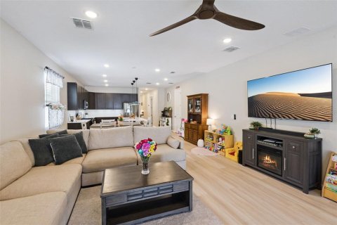 Villa ou maison à vendre à Okahumpka, Floride: 4 chambres, 212.84 m2 № 2398358 - photo 12
