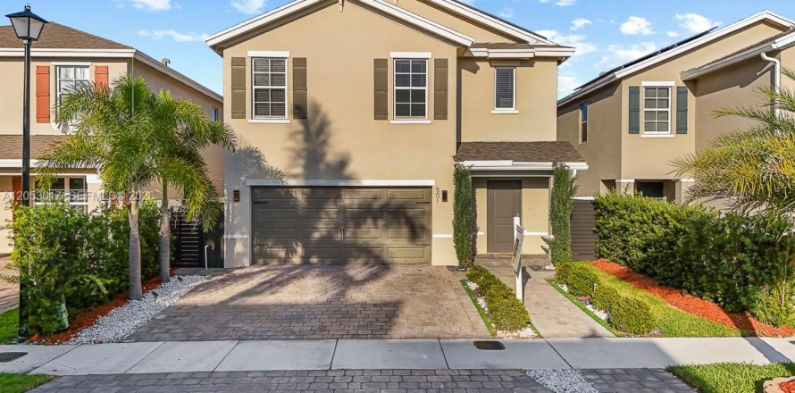Villa ou maison à Florida City, Floride 5 chambres, 239.69 m2 № 2263595