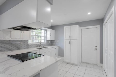 Propiedad comercial en venta en Miami, Florida, 185.06 m2 № 1896737 - foto 6