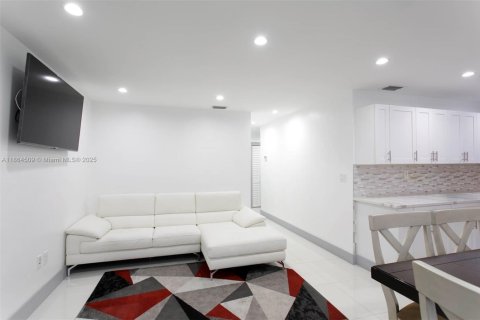 Propiedad comercial en venta en Miami, Florida, 185.06 m2 № 1896737 - foto 13