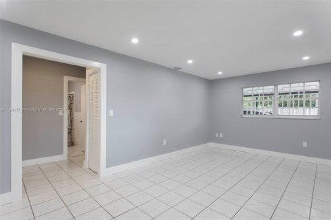 Propiedad comercial en venta en Miami, Florida, 185.06 m2 № 1896737 - foto 3
