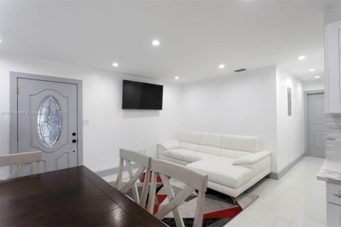 Propiedad comercial en venta en Miami, Florida, 185.06 m2 № 1896737 - foto 12