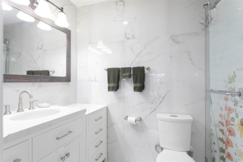 Propiedad comercial en venta en Miami, Florida, 185.06 m2 № 1896737 - foto 18
