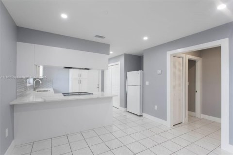 Propiedad comercial en venta en Miami, Florida, 185.06 m2 № 1896737 - foto 4