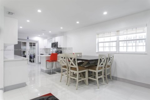 Propiedad comercial en venta en Miami, Florida, 185.06 m2 № 1896737 - foto 14