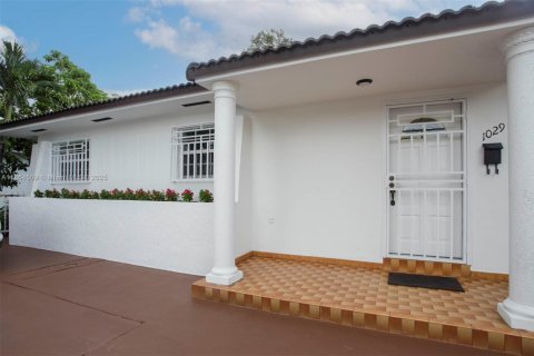 Propiedad comercial en venta en Miami, Florida, 185.06 m2 № 1896737 - foto 1