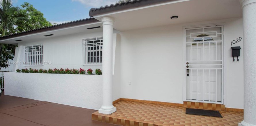 Propiedad comercial en Miami, Florida 185.06 m2 № 1896737
