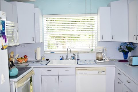 Copropriété à vendre à Sunrise, Floride: 2 chambres, 94.3 m2 № 2090849 - photo 3
