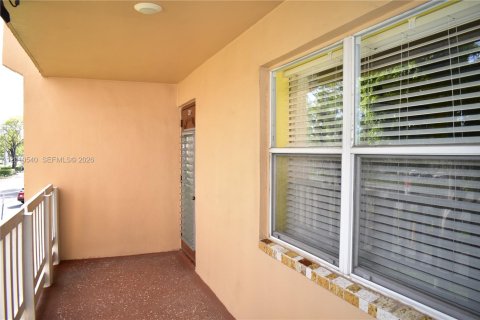 Copropriété à vendre à Sunrise, Floride: 2 chambres, 94.3 m2 № 2090849 - photo 23
