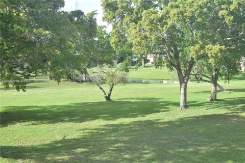 Copropriété à vendre à Sunrise, Floride: 2 chambres, 94.3 m2 № 2090849 - photo 21