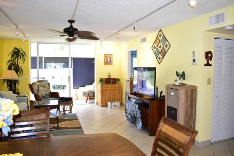 Copropriété à vendre à Sunrise, Floride: 2 chambres, 94.3 m2 № 2090849 - photo 8
