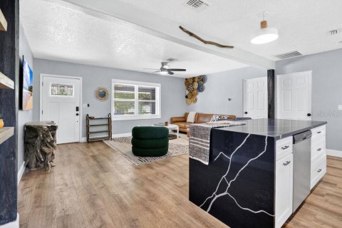 Commercial property in Orlando, Florida 104.52 sq.m. № 1850092 - photo 6