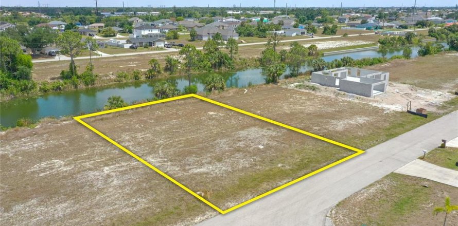 Terrain à Cape Coral, Floride № 1686903