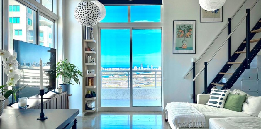 Condo à Miami, Floride, 3 chambres  № 2154314