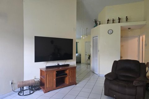 Casa en venta en Kissimmee, Florida, 3 dormitorios, 166.3 m2 № 2386336 - foto 16